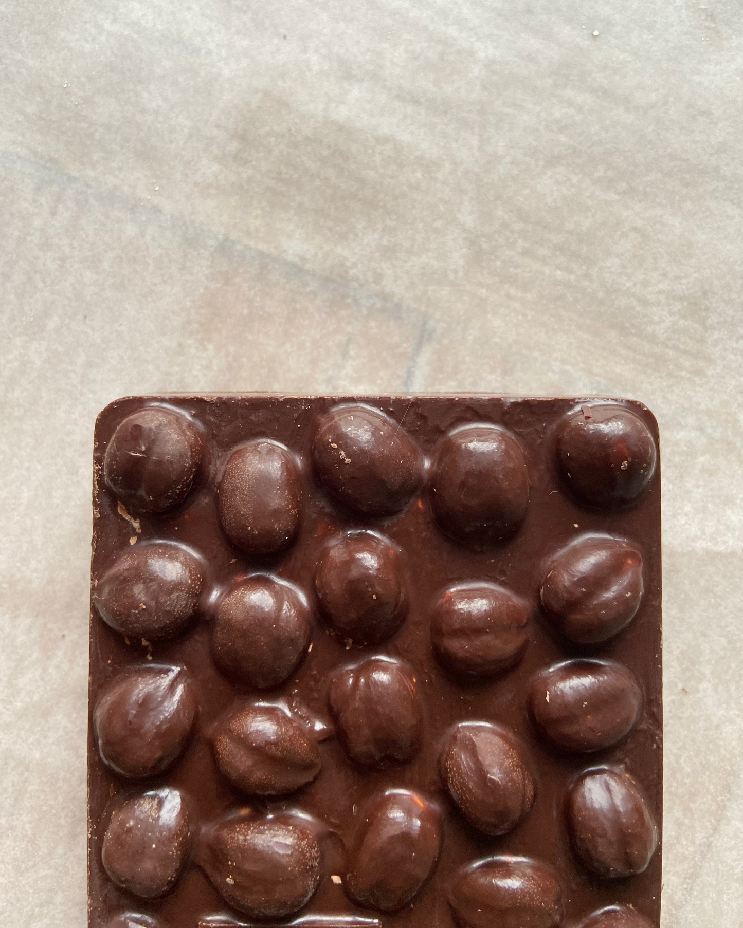 Turrón de Chocolate con Avellanas