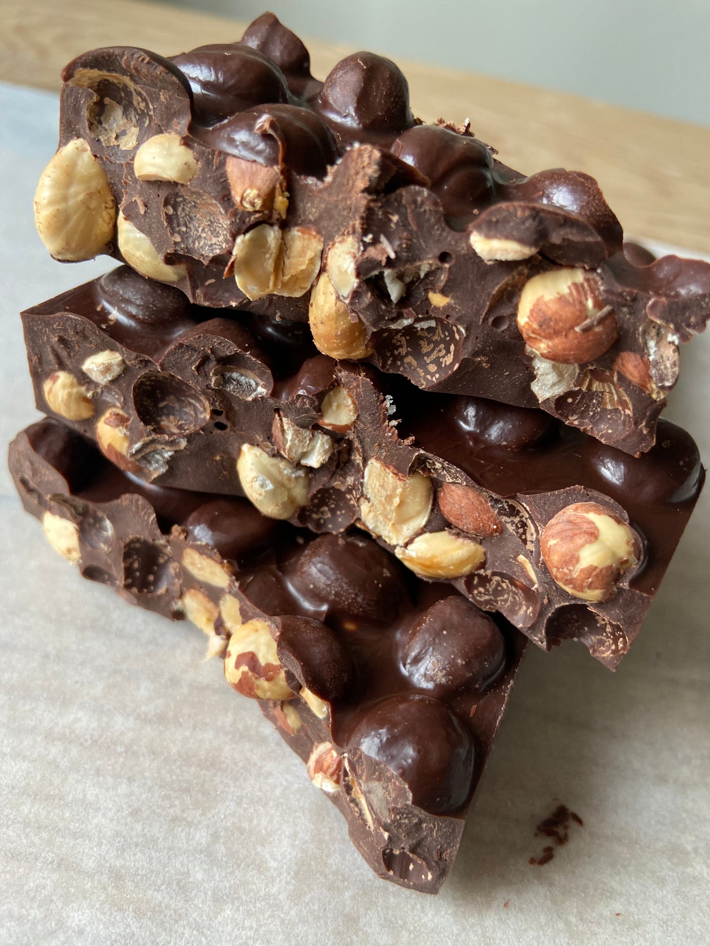 Turrón de Chocolate con Avellanas