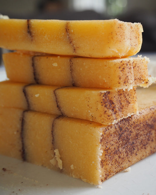 Turrón de yema con canela